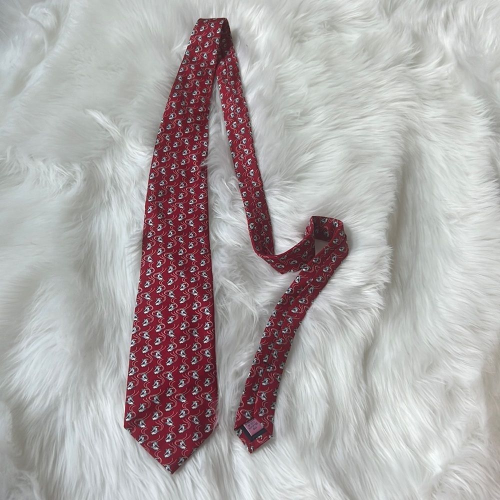 Vineyard Vines red snowboarder tie